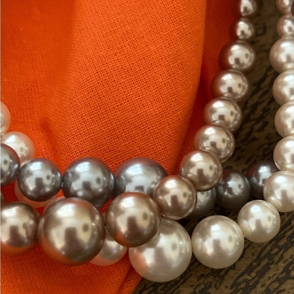 Vintage Triple Strand of Faux Pearls 🔥 - Picture 2 of 4